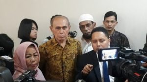 Mayjen TNI (Purn) Kivlan Zein di gedung Bareskrim Polri, Senin (13/5/2019). (Suara.com/Novian Ardiansyah)