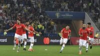 Para pemain Timnas Chile merayakan kemenangan usai kalahkan Kolombia lewat adu penalti di babak perempat final Copa America 2019, Sabtu (29/6/2019). [Nelson ALMEIDA / AFP]