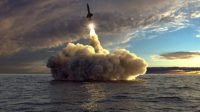 Ilustrasi rudal diluncurkan dari kapal selam. [Shutterstock]