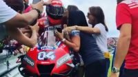 Andrea Dovizioso Rayakan Kemenangan di MotoGP Austria. (Instagram/gpfrancemoto)
