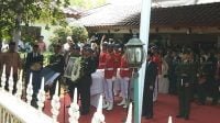 Jenazah Presiden ke-3 RI, Bacharuddin Jusuf Habibie, diserahkan oleh keluarga kepada negara. (Suara.com/Ria Rizki)