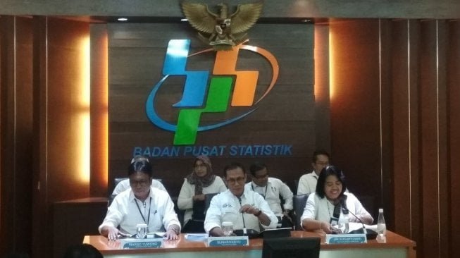 Kepala BPS Suhariyanto dalam konferensi pers di Gedung BPS, Jakarta, Selasa (5/11/2019). (Suara.com/Fadil)