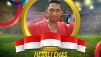 Atlet sambo Indonesia, Fajar menyabet medali emas kelas -57 kg putra SEA games 2019 usai mengalahkan atlet asal Filipina, Rene Catalan, Jumat (6/12). [Instagram/kemenpora]