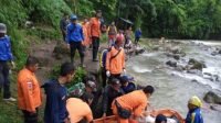evakuasi-korban-kecelakaan-bus-masuk-jurang-di-pagaralam-sumatera-selatan
