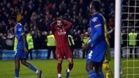 Reaksi pemain Liverpool Mohamed Salah (tengah) setelah sundulannya tidak tepat sasaran saat menghadapi Shrewsbury Town di putaran keempat Piala FA di Montgomery Waters Meadow Stadium. Anthony Devlin / AFP