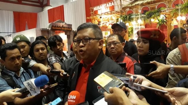 Sekjen PDIP Hasto Kristiyanto di JIExpo Kemayoran, Jakarta, Kamis (9/1/2020). [Suara.com/Novian Ardiansyah]