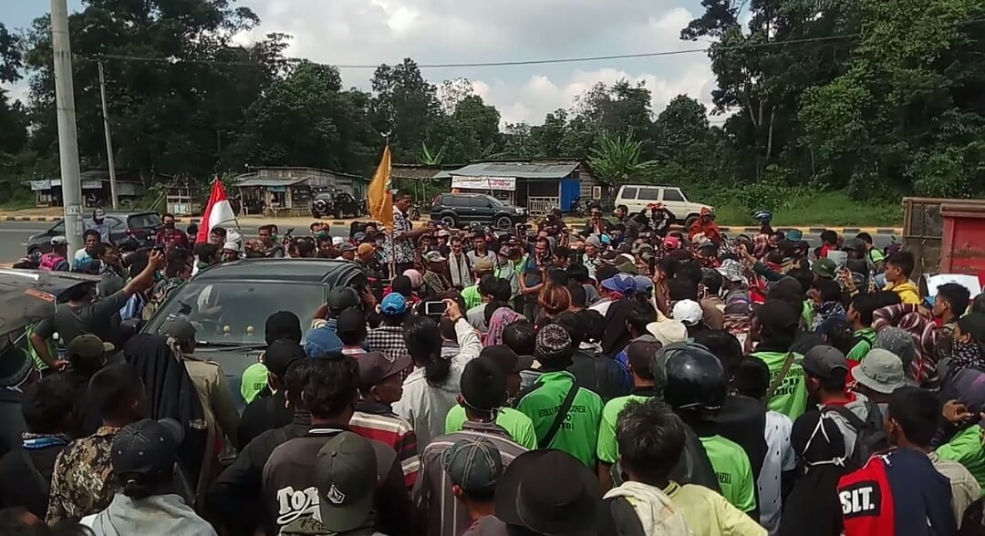 Puluhan masa SPI Tebo yang batal demo. Foto: Rian/Jambiseru.com