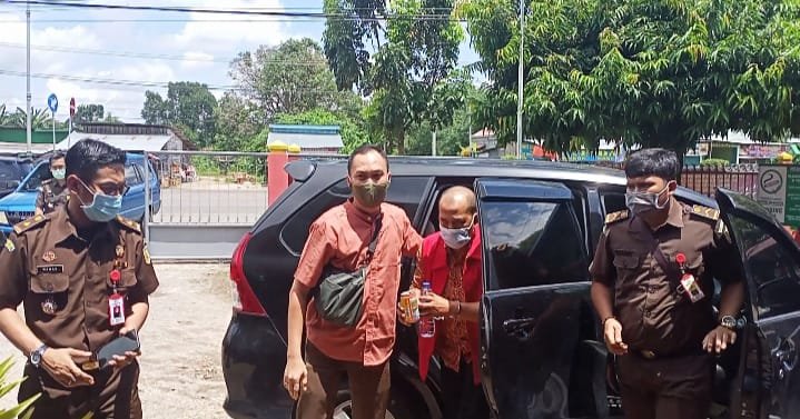Mantan Staf Ahli DPR RI Akhirnya Ditahan Kejari Tebo. Foto: Rian/Jambiseru.com