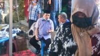 Calon gubernur Jambi, Al Haris saat menyapa warga di Pasar Baru, Batang Asam, Tanjung Jabung Barat. Foto: Jambiseru.com