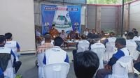 Calon gubernur Jambi, Al Haris saat memberi kata sambutan pada pengukuhan Relawan Kharisma. Foto: Jambiseru.com