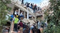 Proses penyelamatan korban gempa yang terjebak di reruntuhan bangunan di Izmir, Turki. (Ist)