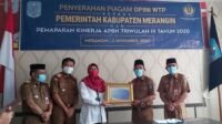 Plt Bupati Merangin, H Mashuri saat terima pradikat WTP dari BPK untuk Kabupaten Merangin. Foto: Edo/Jambiseru.com