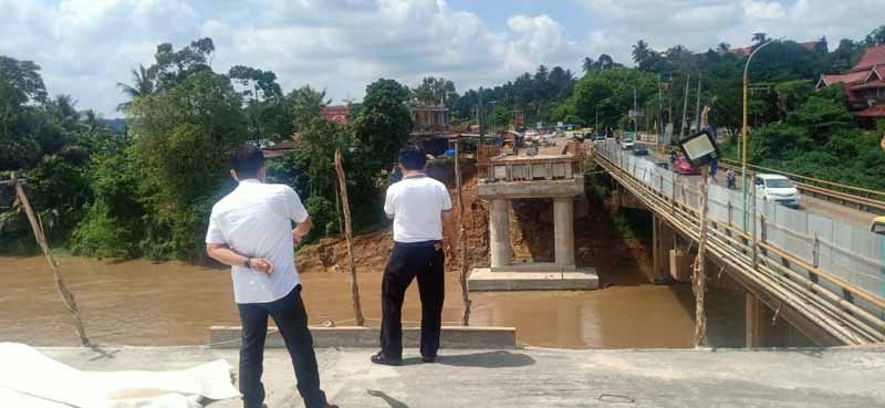 Al Haris Tinjau Pembangunan Jembatan