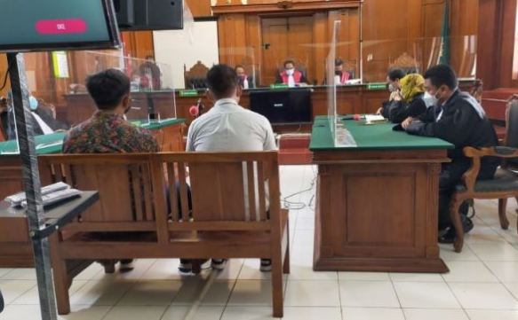 Polisi Penganiaya Jurnalis Tempo Polisi Penganiaya Jurnalis Tempo