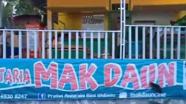 Cafe Mak Daun di Tepi Danau