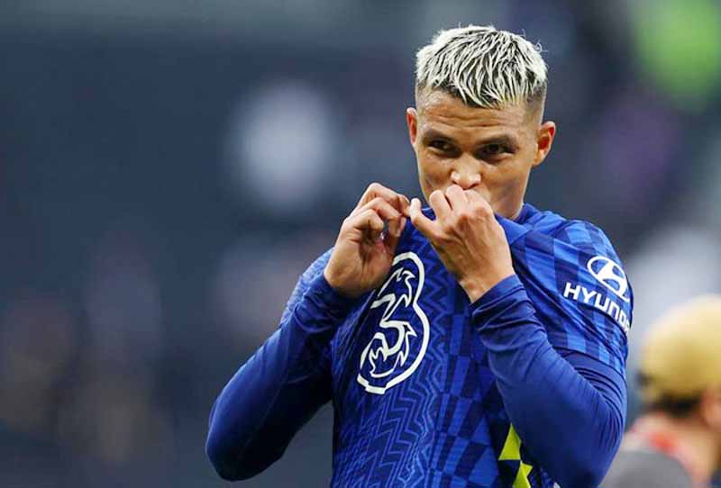 Thiago Silva Perpanjang Kontrak
