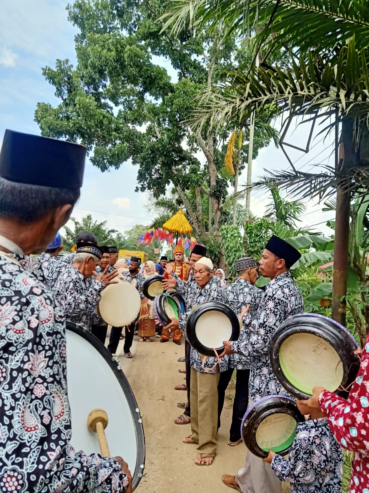 Saat Kru Biru Doni Lepas Masa Lajang