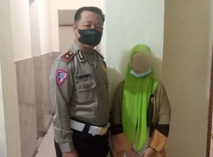 Gadis Ini Dihipnotis Lalu Dijadikan Pengamen