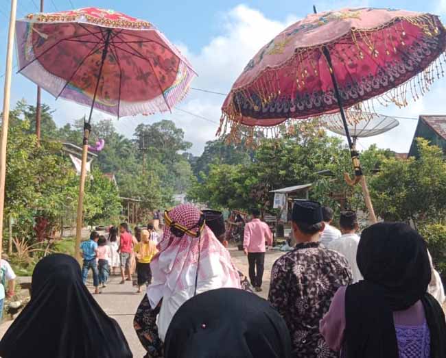 Tradisi Unik Khitanan di Merangin Tradisi Unik Khitanan di Merangin