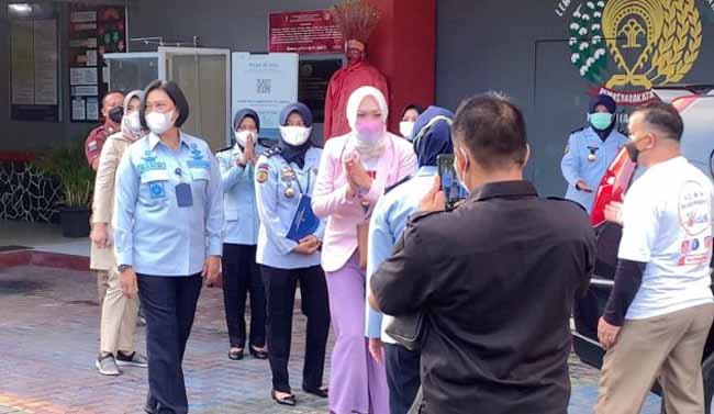 Angelina Sondakh Resmi Bebas Angelina Sondakh Resmi Bebas