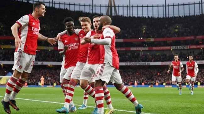 Arsenal Kembali ke Empat Besar