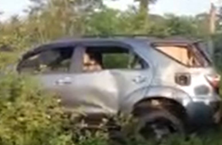 Mobil Toyota Fortuner Nyaris Dibakar Warga