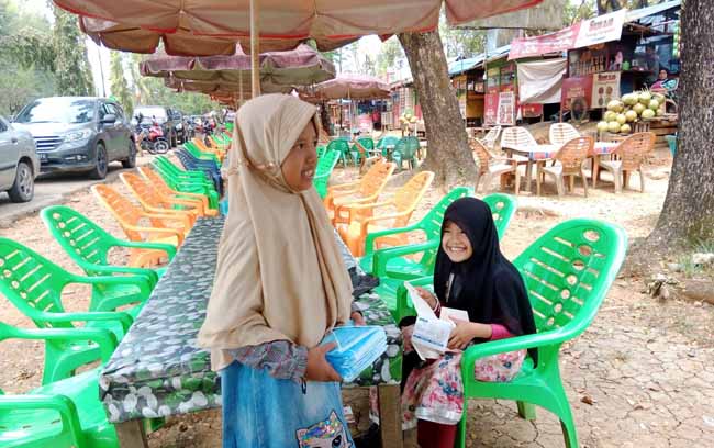 Bocah SD Penjual Masker di Merangin Bocah SD Penjual Masker di Merangin