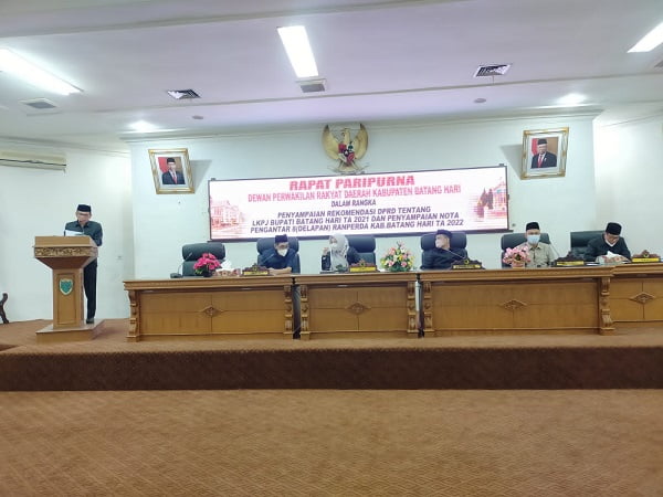 Dewan Sampaikan Rekomendasi LKPJ Bupati Batanghari Tahun Anggaran 2021