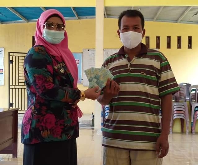 Kepala Desa (Kades) Talang Makmur, Siti Aminah Kepala Desa (Kades) Talang Makmur, Siti Aminah