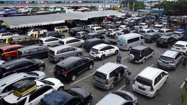 Macet Total di Pelabuhan Merak