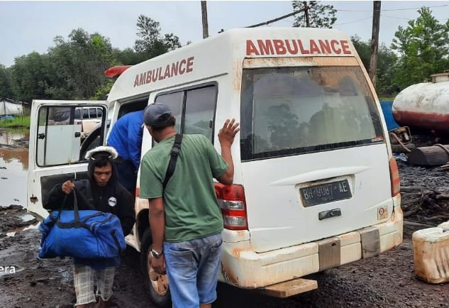 Proses evakuasi korban diterkam harimau di Muaro Jambi