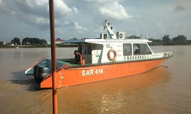 Tim SAR saat mencari korban tenggelam