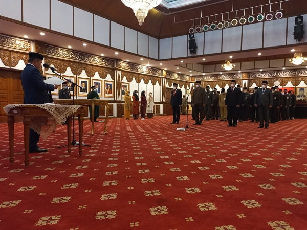 4 Pejabat Pemprov Jambi Dilantik Gubernur 4 Pejabat Pemprov Jambi Dilantik Gubernur
