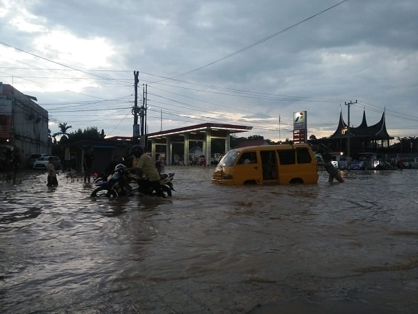 Banjir simpang pucuk