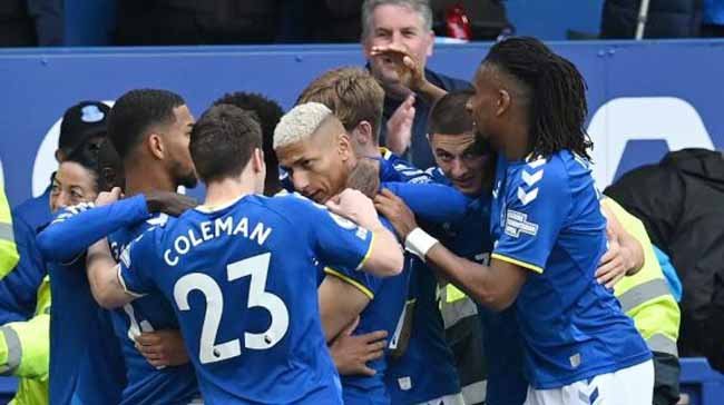 Everton Jaga Asa Lepas dari Degradasi