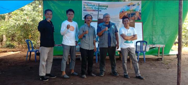 Kepala Desa (Kades) Makmur Jaya, Kecamatan Betara, Kabupaten Tanjabbar, Ali Sadikin Kepala Desa (Kades) Makmur Jaya, Kecamatan Betara, Kabupaten Tanjabbar, Ali Sadikin