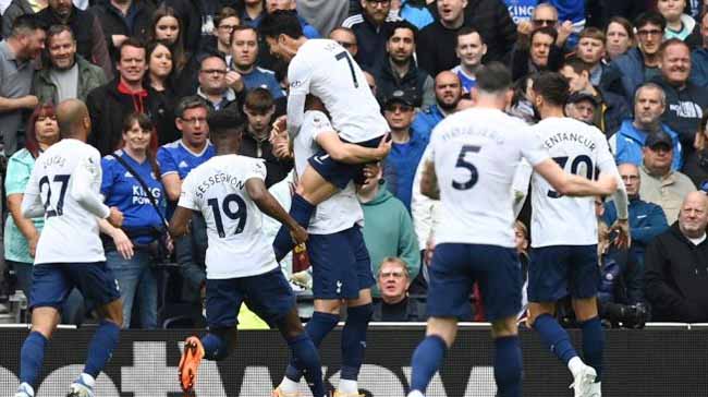 Tottenham Lumat Leicester City 