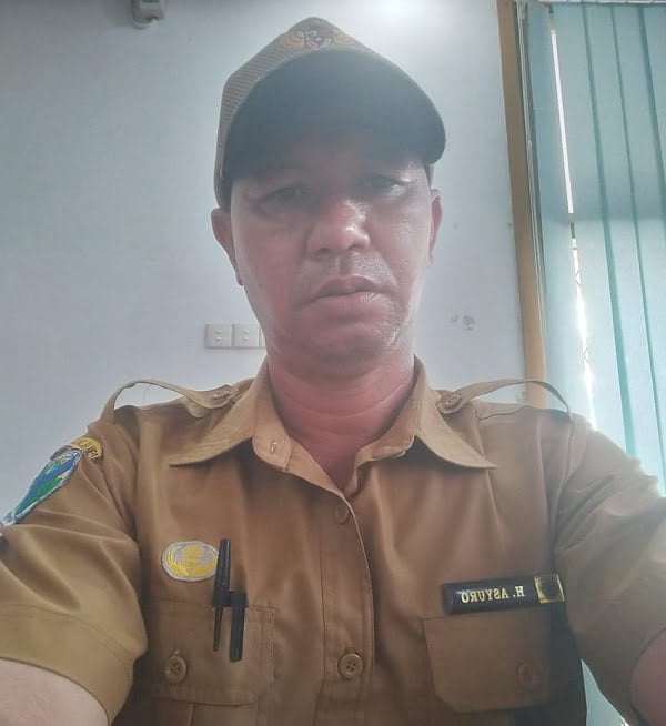 Kepala Desa Mersam, H. Asyuro.