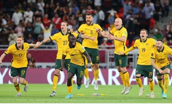Para pemain Australia merayakan kemenangan atas Peru dalam pertandingan play-off inter-konfederasi Piala Dunia 2022