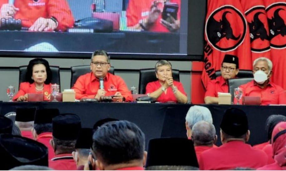 Sekretaris Jenderal PDIP, Hasto Kristiyanto dalam pengarahannya di acara rapat Koordinasi PDIP dengan kepala dan wakil kepala daerah di Sekolah Partai PDIP,