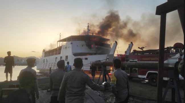 Kapal Nusa Penida Terbakar