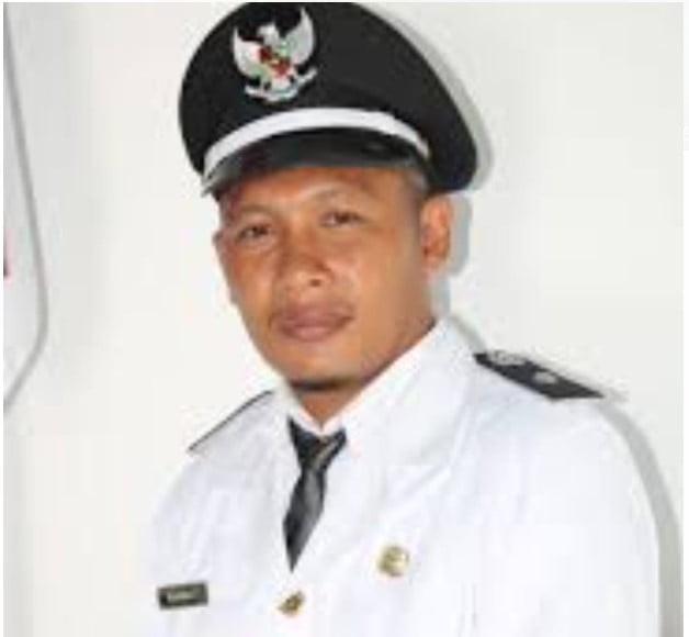 Kepala Desa Bunga Tanjung, Rahmat