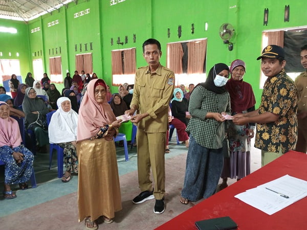 Pemdes Tambang Emas Merangin Salurkan BLT DD Tahap II Pemdes Tambang Emas Merangin Salurkan BLT DD Tahap II