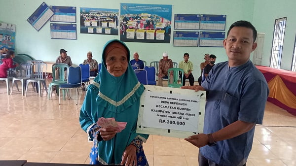 Penyaluran BLT Desa Sponjen Penyaluran BLT Desa Sponjen