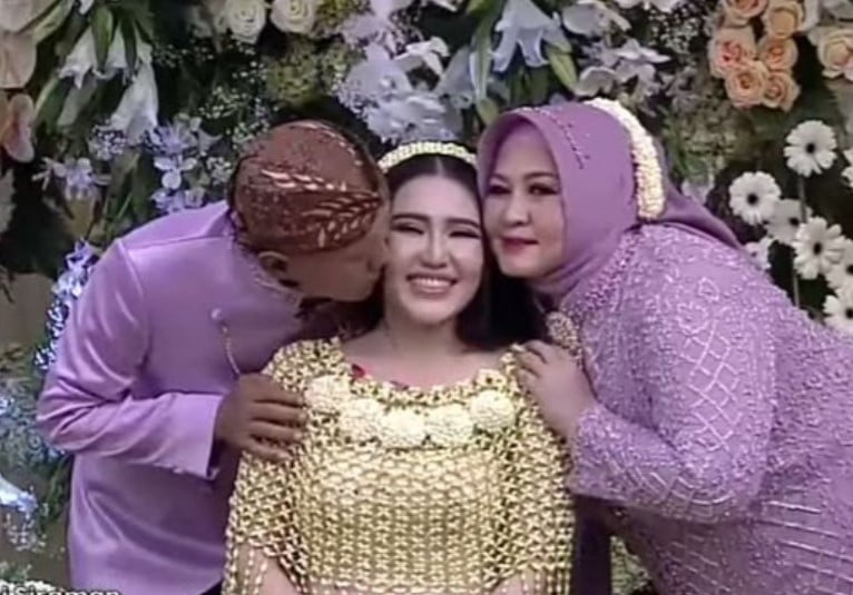 Potret Siraman Via Vallen