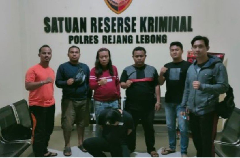 pemasok miras oplosan di Karaoke Ayu Ting Ting ditangkap