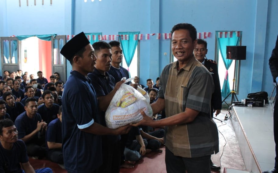 3 Warga Lapas Kelas II B Tanjabbar yang Bebas Terima Bantuan Sembako