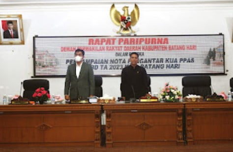 Bupati Batanghari Muhammad Fadhil Arief dan Wakil Ketua I DPRD Batanghari M. Ja'afar