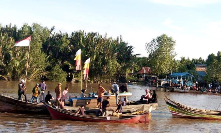 Desa Kuala Indah Pemdes Kuala Indah Gelar Lomba Pacu Pompong