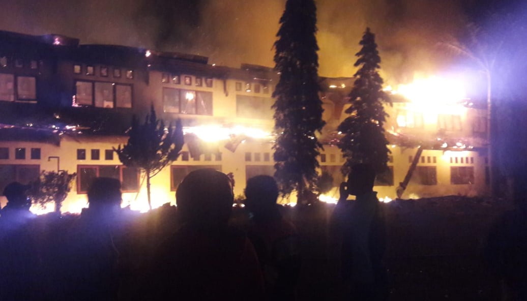 Eks Kantor Bupati Kerinci Dilalap Sijago Merah Eks Kantor Bupati Kerinci Dilalap Sijago Merah